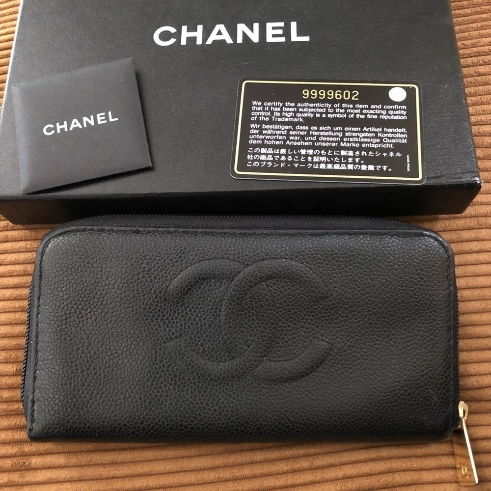 Chanel zip around wallet Auth